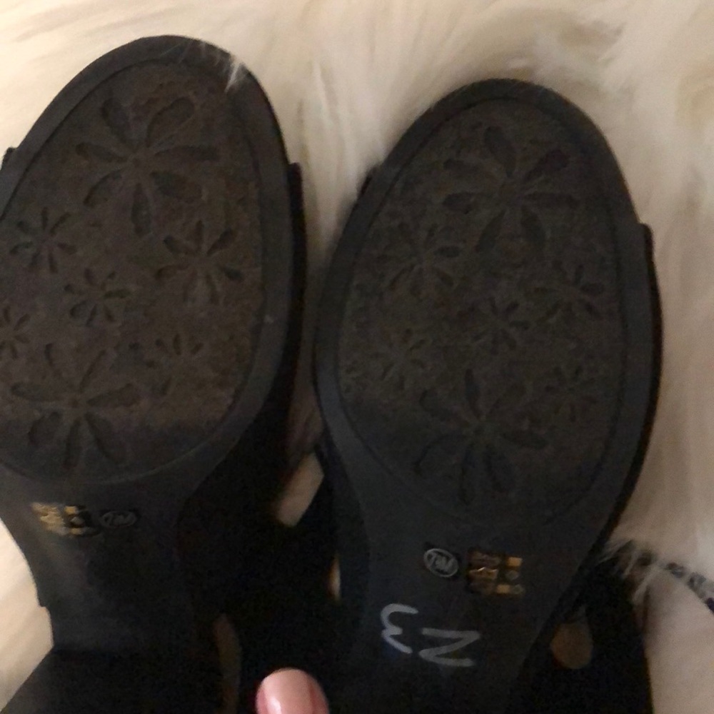 Shoes - Picture 3 of 4